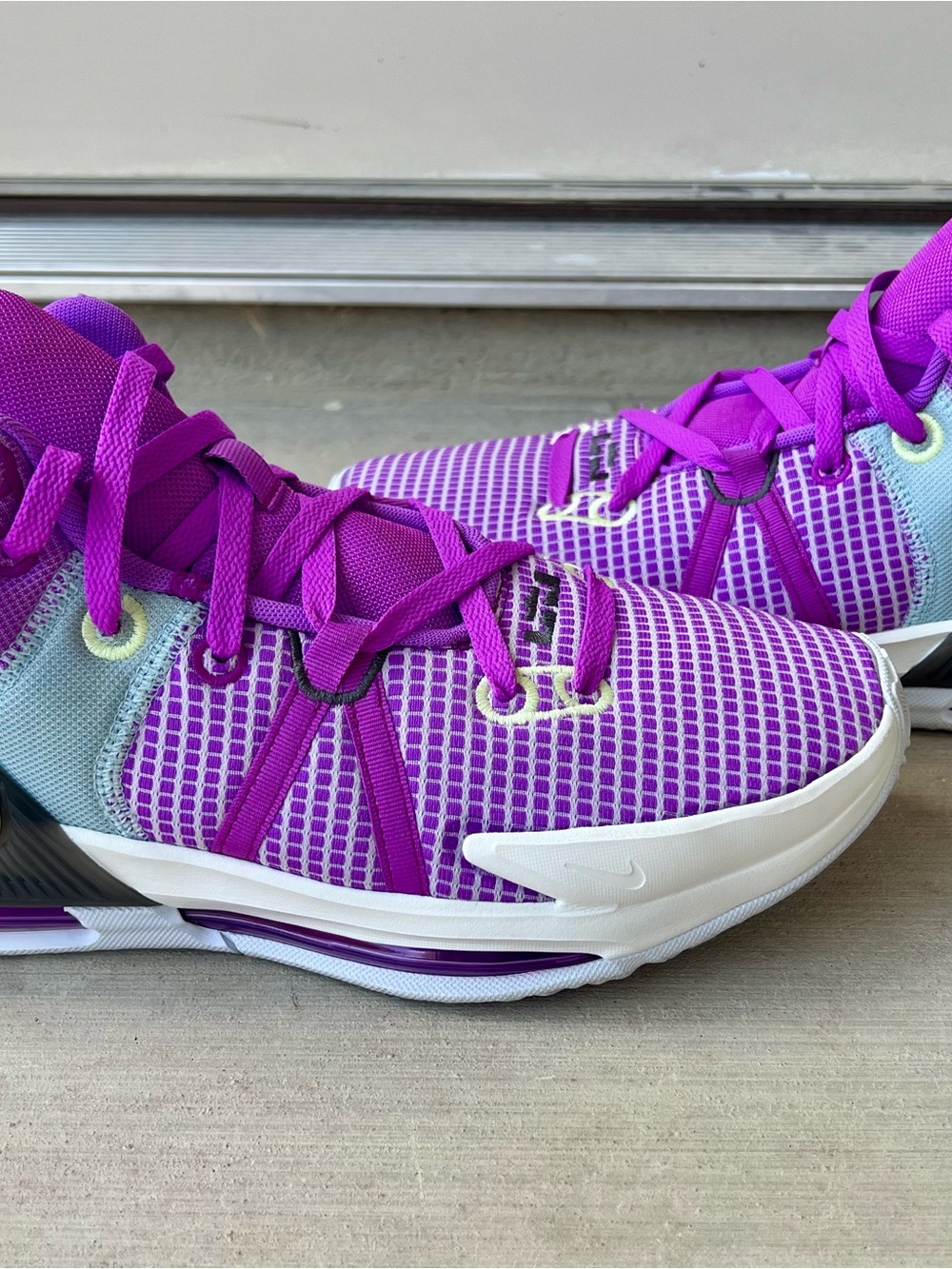Nike LeBron Witness 7 Fuchsia Dream Purple Basketball Shoes Men’s Size 13
